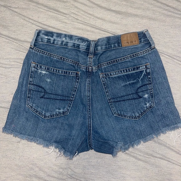 Floral embroidered shorts - Picture 5 of 6